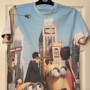 Medium size man Minions printed t-shirt .